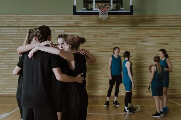 basketball team huddle strategy